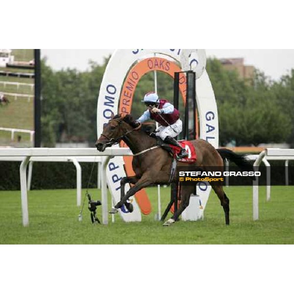Noel Callan on Fashion Statement wins the Oaks d\' Italia Milan, 17th june 2007 ph.Stefano Grasso