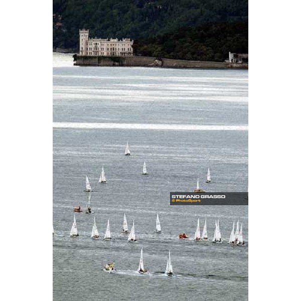 \'470 fleet towards the first day of regatta with light wind Triest, may 21 2003-ph.Stefano Grasso\' 