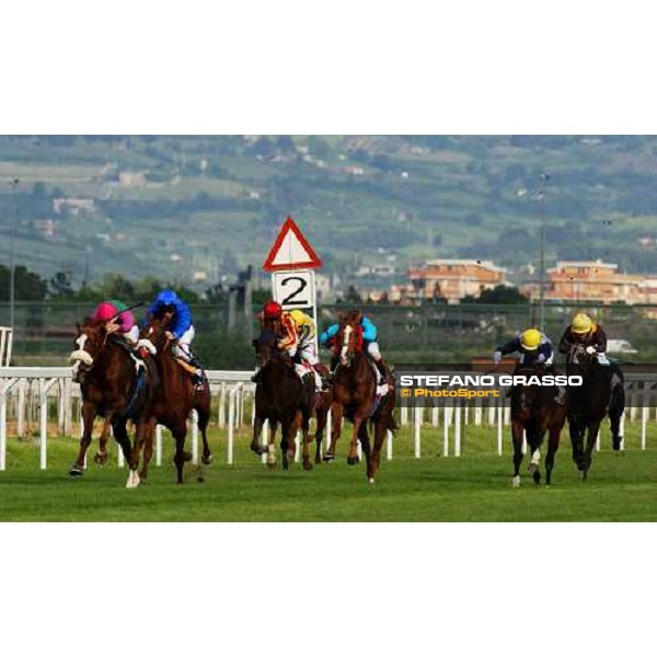 Mariolino Esposito and Altieri lead at 200 meters to the winning post Premio Presidente della Repubblica Rome Capannelle 16th may 2004 ph. Stefano Grasso