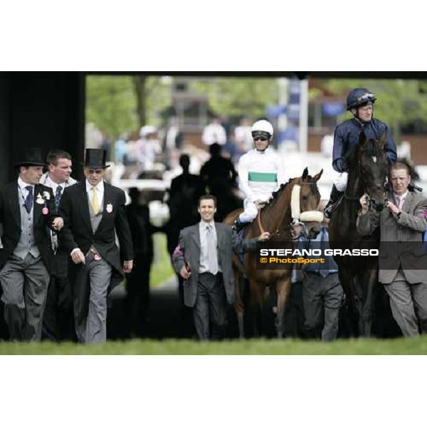 Aidan O\' Brien enters to the track with Michael Kinane on Yeats before winning the Gold Cup Ascot, Royal Ascot 3rd day, 21st june 2007 ph. Stefano Grasso