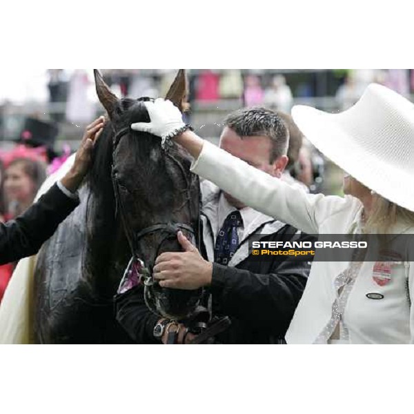Thank Yeats, seems to tell Mrs. Magnier to the winner of the Gold Cup Ascot, Royal Ascot 3rd day, 21st june 2007 ph. Stefano Grasso