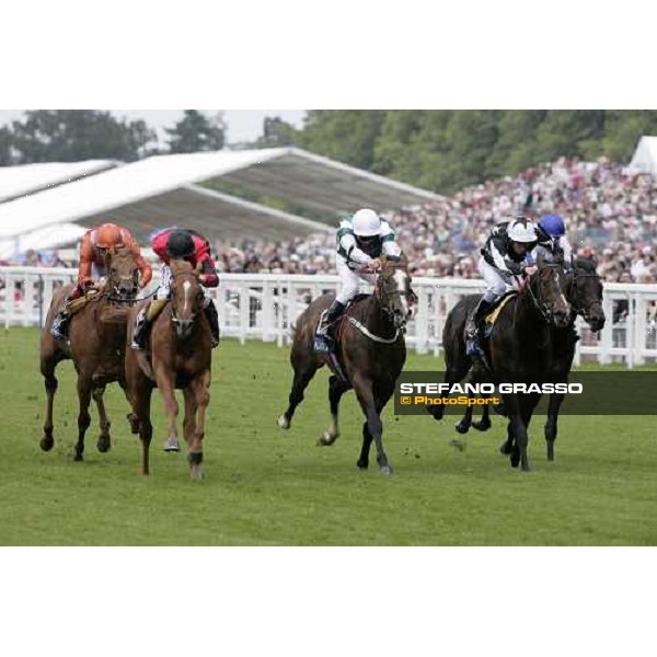 Jimmy Fortune on Winker Watson (red jacket) wins the Norfolk Stakes Ascot, Royal Ascot 3rd day, 21st june 2007 ph. Stefano Grasso