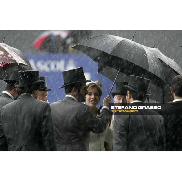 Princess Haya and Sheihk Mohammed under the storm after the giving prize of the Ribblesdale Stakes Ascot, Royal Ascot 3rd day, 21st june 2007 ph. Stefano Grasso