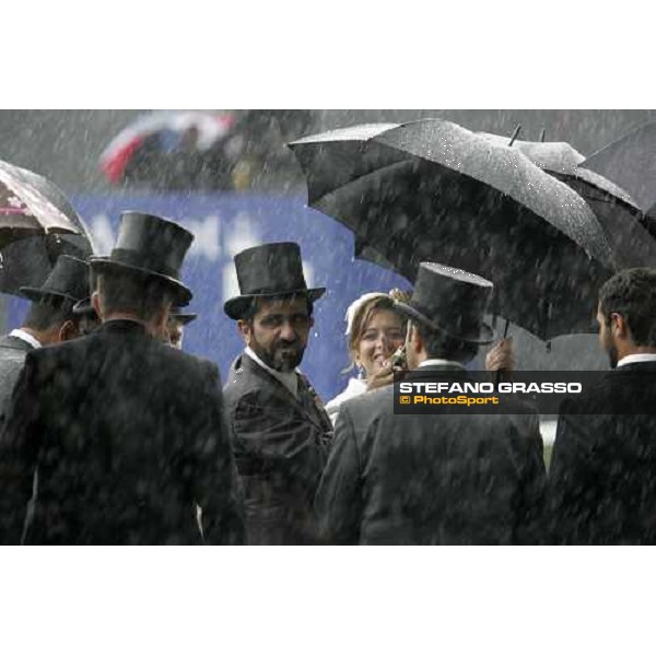 Princess Haya and Sheihk Mohammed under the storm after the giving prize of the Ribblesdale Stakes Ascot, Royal Ascot 3rd day, 21st june 2007 ph. Stefano Grasso