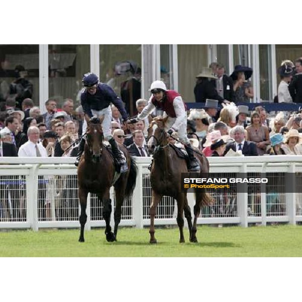 Mick Kinane on Mahler receives the congratulation by Philip Robinson on Veracity after winning the Queen\'s Vase Ascot, Royal Ascot 4th day, 22nd june 2007 ph. Stefano Grasso