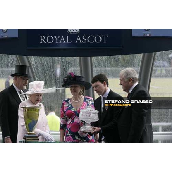 Aidan O\'Brien receives from The Queen the trophy as the best trainer of Royal Ascot meeting Ascot, Royal Ascot, 5th day 23rd june 2007 ph. Stefano Grasso
