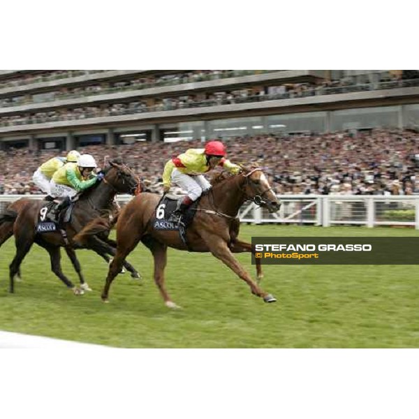 Royston French on Maze wins the Chesham Stakes Ascot, Royal Ascot, 5th day 23rd june 2007 ph. Stefano Grasso