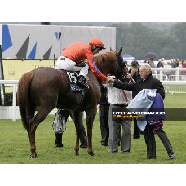 Jhonny Murtagh on Soldier\'s Tale receives the congratulations from the groom after winning the Golden Jubilee Stakes Ascot, Royal Ascot, 5th day 23rd june 2007 ph. Stefano Grasso