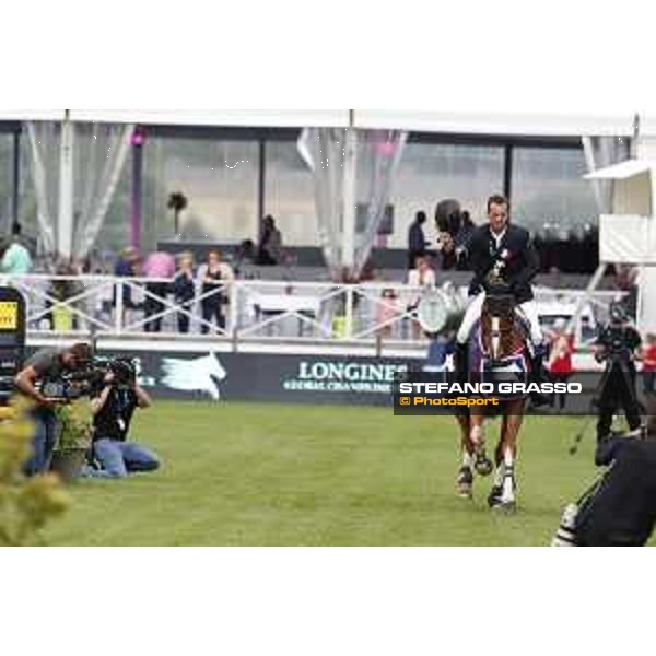 LGCT of Chantilly - Grand Prix - Harrie Smolders on Emerald NOP parades after winning the LGCT Grand Prix of Chantilly Chantilly,15th july 2017 ph.Stefano Grasso/LGCT