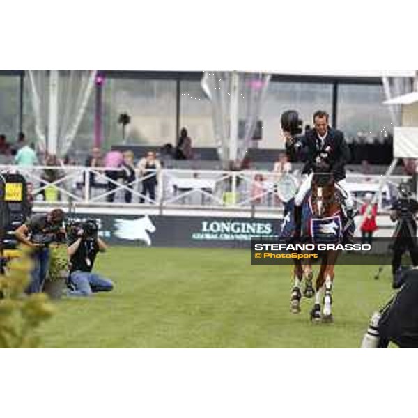 LGCT of Chantilly - Grand Prix - Harrie Smolders on Emerald NOP parades after winning the LGCT Grand Prix of Chantilly Chantilly,15th july 2017 ph.Stefano Grasso/LGCT