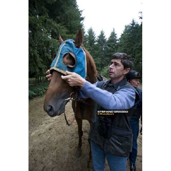 Eric Libaud preparing a 2 year old before training La Richerie, 26th june 2007 ph. Stefano Grasso