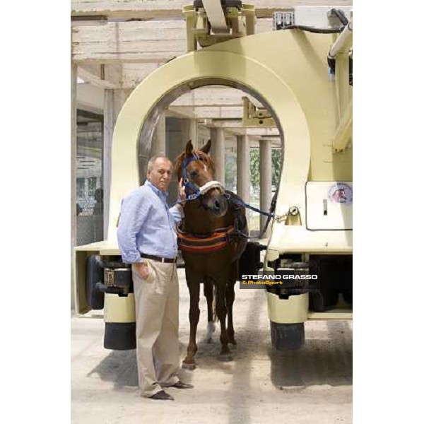 Mr. Kurt in front of his training system. Istanbul, 5th july 2007 ph. Stefano Grasso