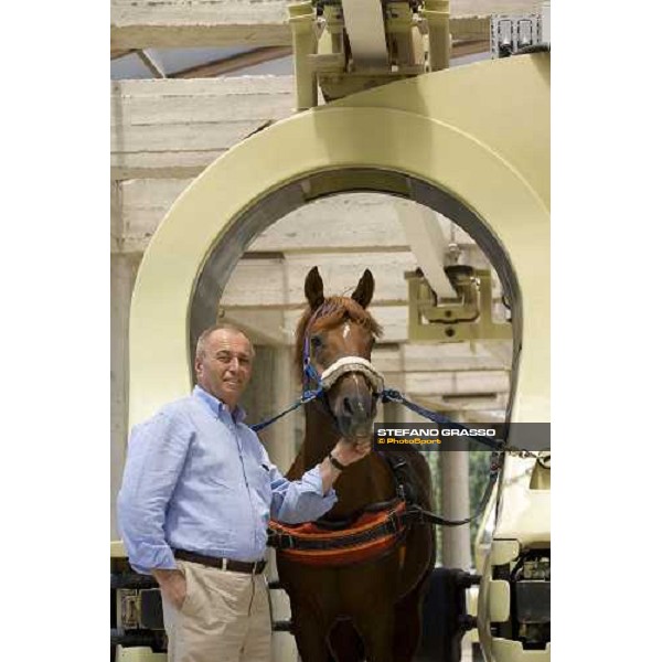 Mr. Kurt in front of his training system. Istanbul, 5th july 2007 ph. Stefano Grasso