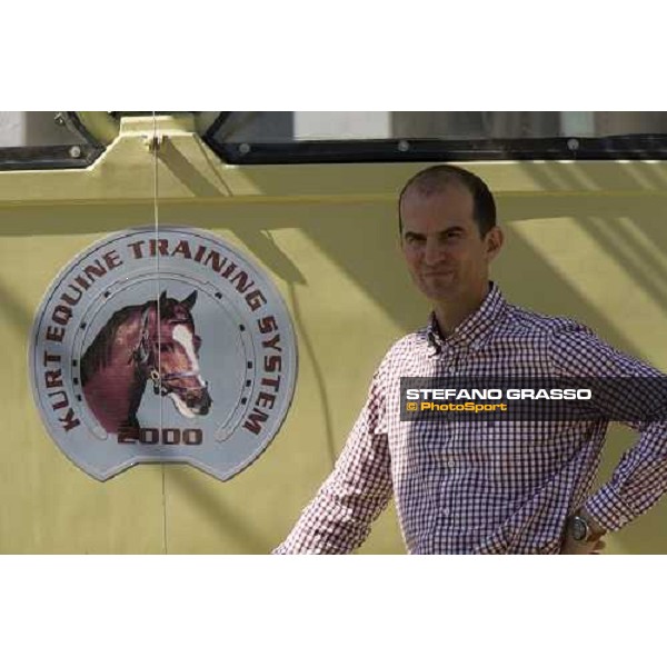 Daniele Camuffo preparing for training horses with Kurt equine training system. Istanbul, 5th july 2007 ph. Stefano Grasso