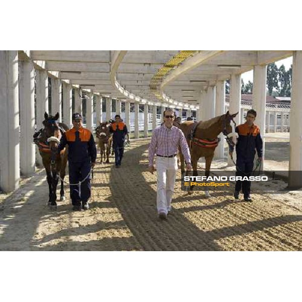 Daniele Camuffo and a lot of 2 years old horses before a training session with Kurt equine training system. Istanbul, 5th july 2007 ph. Stefano Grasso