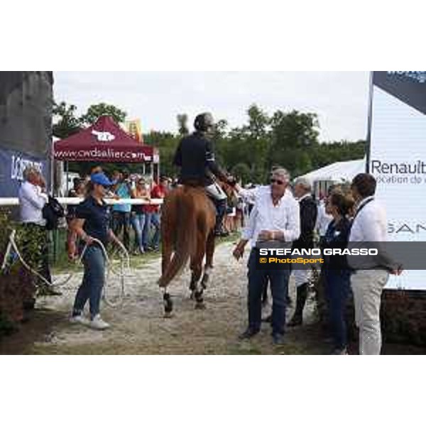 LGCT of Chantilly - Behind the scenes - Jos and Axel Verlooy congratulate Harrie Smolders on Emerald for his win in the LGCT Grand Prix of Chantilly - Chantilly, - 15 July 2017 - ph.Mario Grassia/LGCT