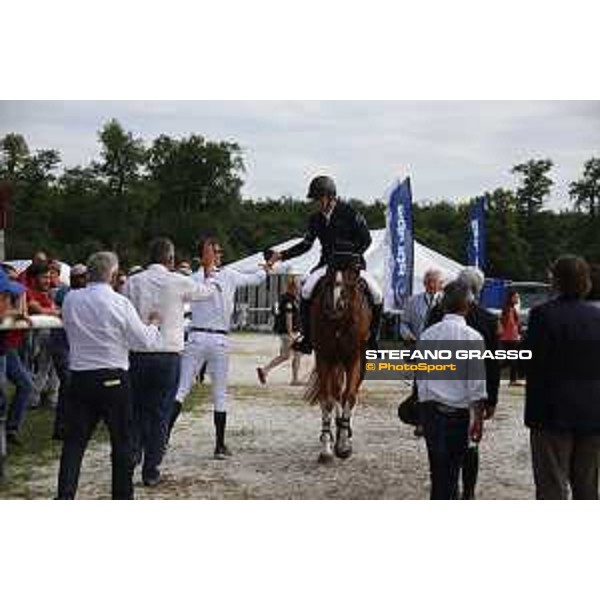 LGCT of Chantilly - Behind the scenes - Jos and Axel Verlooy congratulate Harrie Smolders on Emerald for his win in the LGCT Grand Prix of Chantilly - Chantilly, - 15 July 2017 - ph.Mario Grassia/LGCT