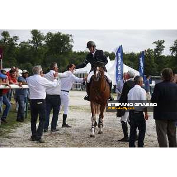 LGCT of Chantilly - Behind the scenes - Jos and Axel Verlooy congratulate Harrie Smolders on Emerald for his win in the LGCT Grand Prix of Chantilly - Chantilly, - 15 July 2017 - ph.Mario Grassia/LGCT