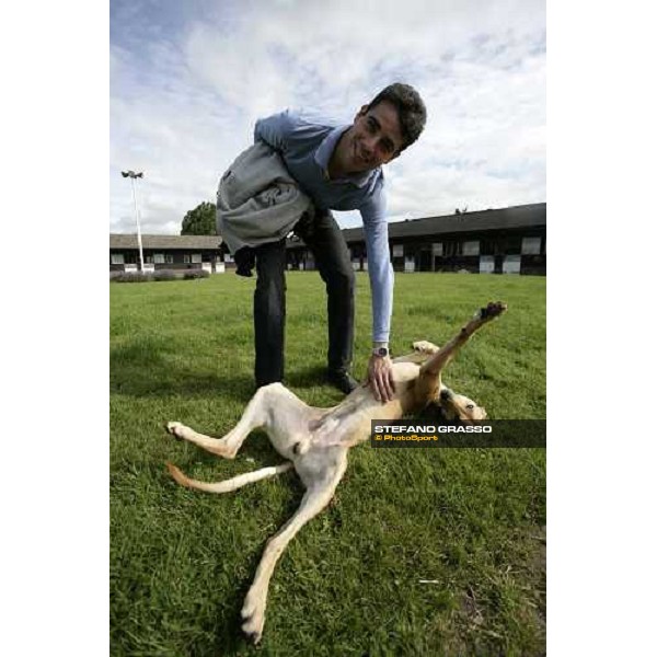 Marco Botti pictured in his training center with Cesare. Newmarket, 14th july 2007 ph. Stefano Grasso
