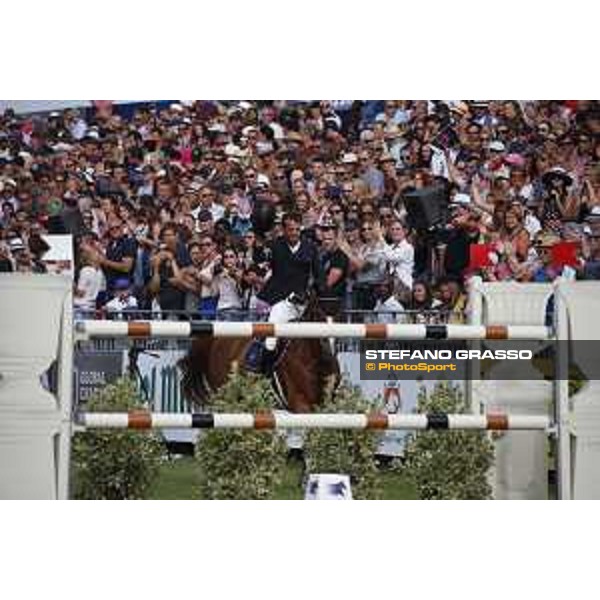 LGCT of Chantilly - Grand Prix - Prize giving ceremony - Harrie Smolders on Emerald NOP parades after winning LGCT Grand Prix of Chantilly - Chantilly, - 15 July 2017 - ph.Mario Grassia/LGCT