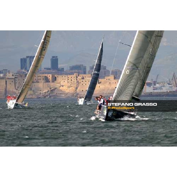 Capri - Rolex IMS World 2004 Passaggio della Regata di altura davanti a Castel dell\'Ovo a Napoli Ph. Andrea Carloni