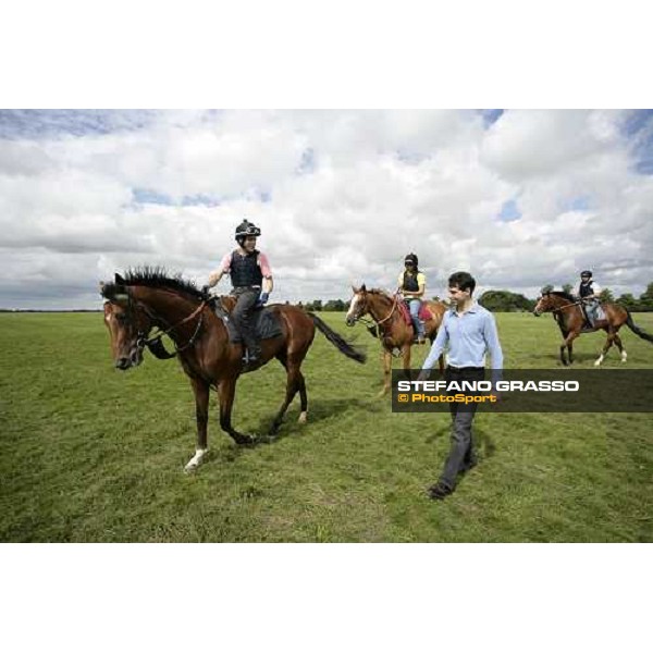 trainer Marco Botti speaks with a morning jockey after a training session Newmarket, 14th july 2007 ph. Stefano Grasso