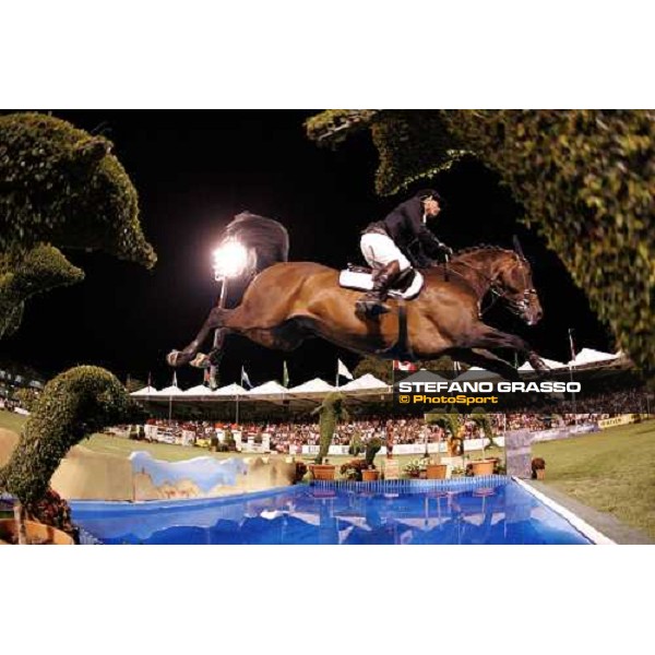 John Whitaker on Peppermill, jumping the water in the 11¡ Csi Challenge Vincenzo Muccioli - Prix nr. 9 - Gruppo Poste Italiane San Patrignano, 22nd july 2007 ph. Stefano Grasso