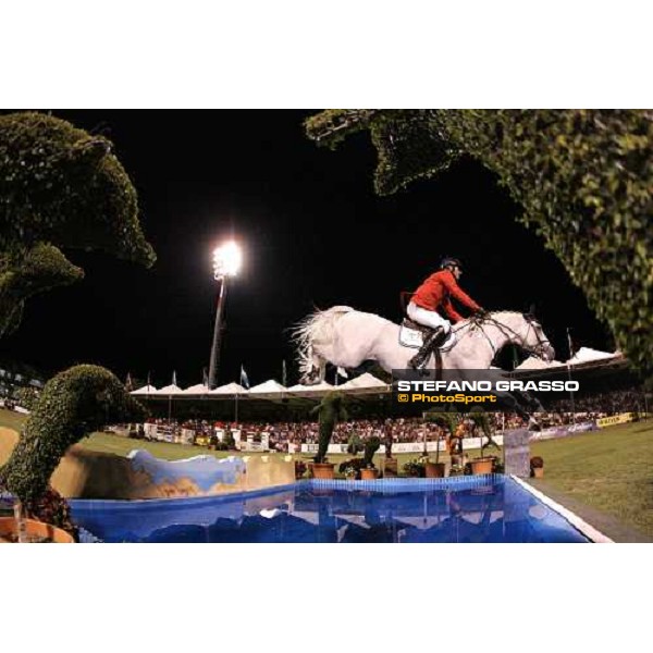 Jerry Smit on Nadir di San Patrignano, jumping the water in the 11¡ Csi Challenge Vincenzo Muccioli - Prix nr. 9 - Gruppo Poste Italiane San Patrignano, 22nd july 2007 ph. Stefano Grasso