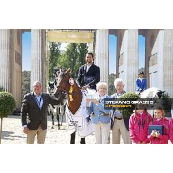 LGCT of Berlin - Class 1 - Prize giving ceremony - Nayel Nassar on Dee Jee wins the class - Berlin, 28th july 2017 - ph.Stefano Grasso/LGCTLGCT of Berlin - Class 1 - Prize giving ceremony - Nayel Nassar on Dee Jee wins the class - Berlin, 28th july 2017 - ph.Stefano Grasso/LGCT