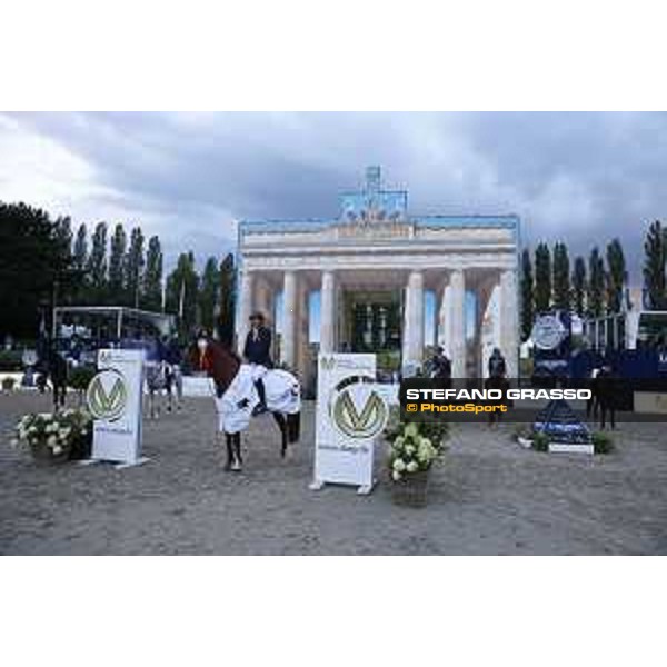 LGCT of Berlin - Class 2 - Prize giving ceremony - Felix Hassmann on Balzaci wins the class - Berlin, 28th july 2017 - ph.Stefano Grasso/LGCT