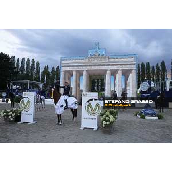 LGCT of Berlin - Class 2 - Prize giving ceremony - Felix Hassmann on Balzaci wins the class - Berlin, 28th july 2017 - ph.Stefano Grasso/LGCT