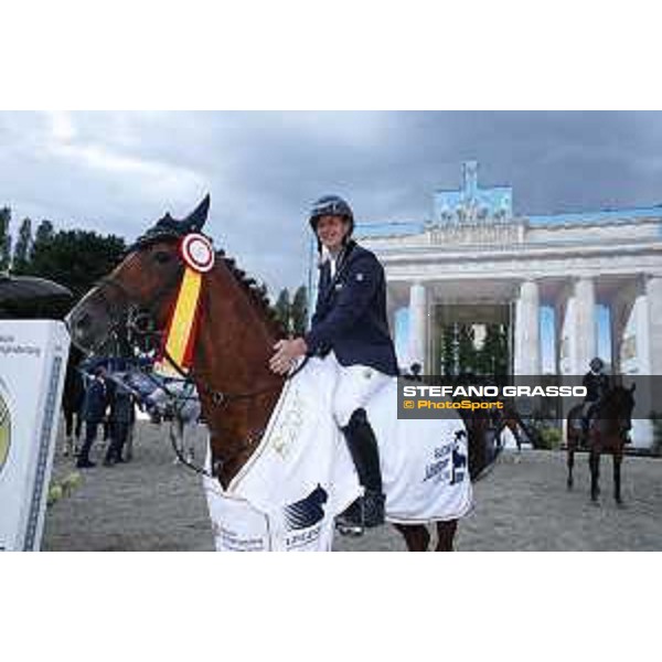 LGCT of Berlin - Class 2 - Prize giving ceremony - Felix Hassmann on Balzaci wins the class - Berlin, 28th july 2017 - ph.Stefano Grasso/LGCT