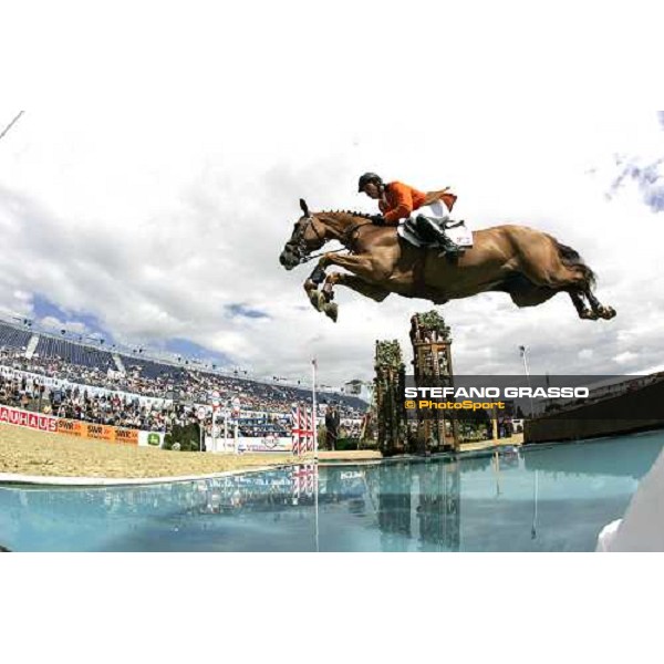 Jeroen Dubbeldam on BMC UP AND DOWN at the waterjump during the 2nd rating competition for the individual and Team Fei Mannheim, 16th august 2007 ph. Stefano Grasso