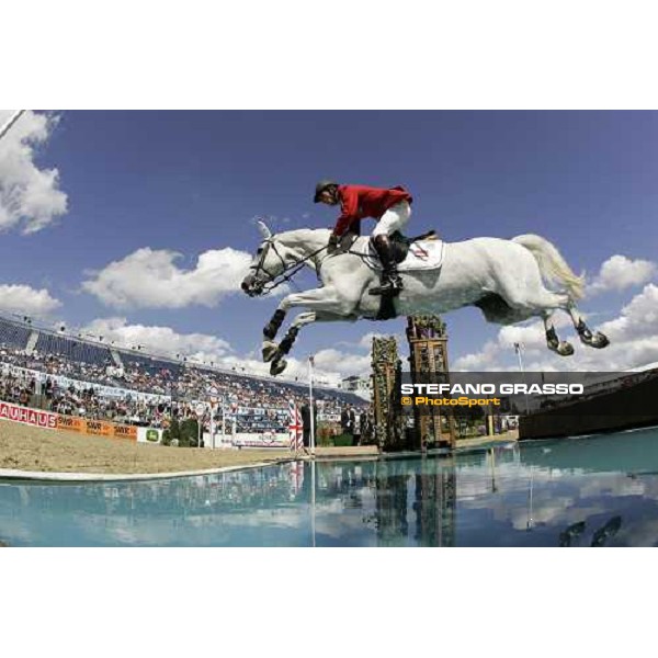 Stefan Eder on Cartier Psg at the waterjump during the 2nd rating competition for the individual and Team Fei Mannheim, 16th august 2007 ph. Stefano Grasso