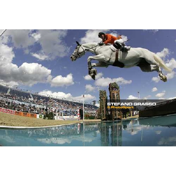 Gergo Schroder on Eurocommerce Berlin at the waterjump during the 2nd rating competition for the individual and Team Fei Mannheim, 16th august 2007 ph. Stefano Grasso