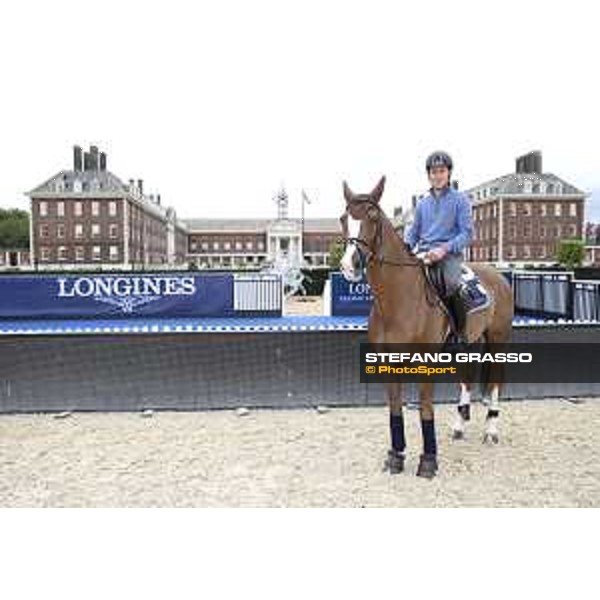 LGCT of London Scott Brash and Hello Forever warming up in front of the Royal Hospital Chelsea London,3rd august 2017 ph.© Stefano Grasso/LGCT