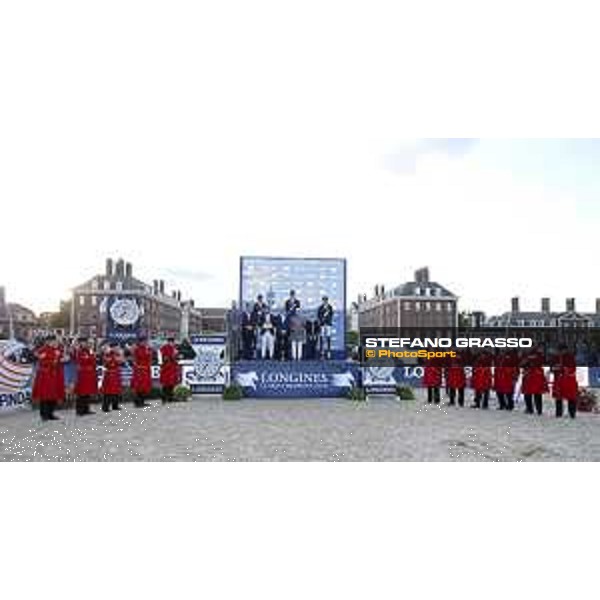 LGCT of London - Grand Prix - The podium: 1st Scott Brash, 2nd Ben Maher and 3rd Denis Lynch - London,5th august 2017 - ph.Stefano Grasso/LGCTLGCT of London - Grand Prix - Prize giving ceremony - The podium: 1st Scott Brash, 2nd Ben Maher and 3rd Denis LYnch - London,5th august 2017 - ph. Stefano Grasso/LGCT