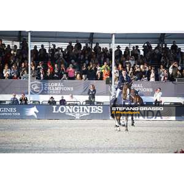 LGCT of London - Grand Prix - Prize giving ceremony - Scott Brash on Hello Forever parades after winning LGCT GP of London presented by Sapinda - London,5th august 2017 - ph. Stefano Grasso/LGCT