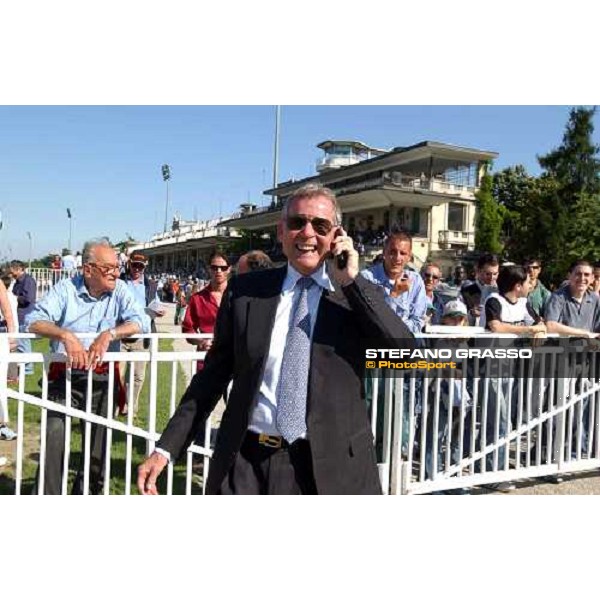 Mr. Clive Brittain very happy after the triumph of Menhoubah Oaks d\'Italia Milan 23rd may 2004 ph. Stefano Grasso