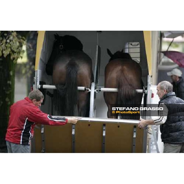 Josef Vana opens the trailer with Pessoa and Vernar inside Merano Maia, 28th sept.2007 ph. Stefano Grasso