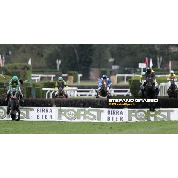 at the last fence Logansmith fell down and Raffele Romano on Fatal Mac goes and wins the LXIII Premio delle Nazioni - Cross Country Merano Maia, 28th sept. 2007 ph. Stefano Grasso