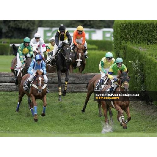 in the middle Raffele Romano jumps on Fatal Mac and goes to win the LXIII Premio delle Nazioni - Cross Country Merano Maia, 28th sept. 2007 ph. Stefano Grasso