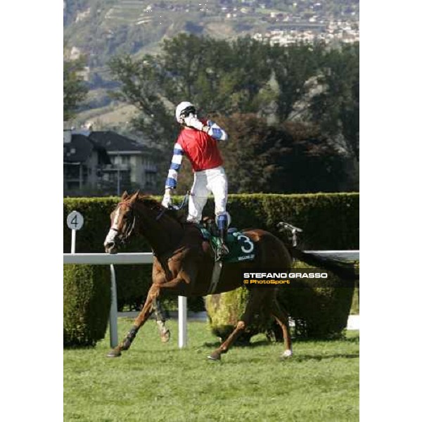 Raffaele Romano on Halling Joy exults towards the post of 68¡ Gran Premio Merano Forst Merano Maia, 30th sept. 2007 ph. Stefano Grasso