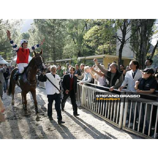 the winning connection of 68¡ Gran Premio Merano Forst - Raffaele Romano on Halling Joy enters in the winner circle after winning the race Merano Maia, 30th sept. 2007 ph. Stefano Grasso