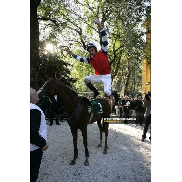 68¡ Gran Premio Merano Forst - Raffaele Romano jumps from Halling Joy after winning the race Merano Maia, 30th sept. 2007 ph. Stefano Grasso