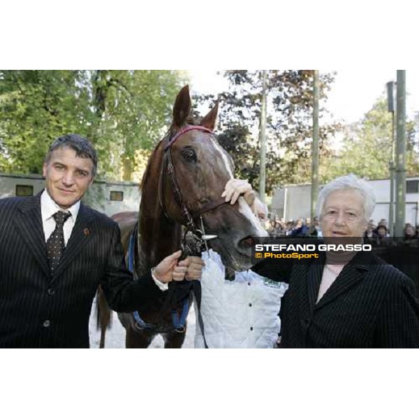 the winning connection of 68¡ Gran Premio Merano Forst - Halling Joy with countess Ludovica Albertoni and trainer by Paolo Favero Merano Maia, 30th sept. 2007 ph. Stefano Grasso