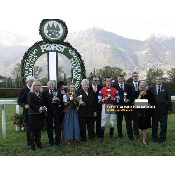 giving prize of 68¡ Gran Premio Merano Forst won by Raffaele Romano on Halling Joy trained by Paolo Favero Merano Maia, 30th sept. 2007 ph. Stefano Grasso