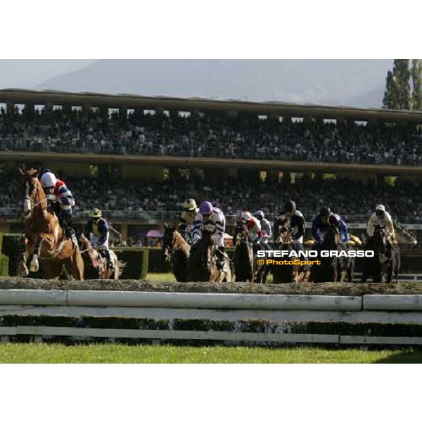 Raffaele Romano on Halling Joy jumps the wall during the 68¡ Gran Premio Merano Forst Merano Maia, 30th sept. 2007 ph. Stefano Grasso