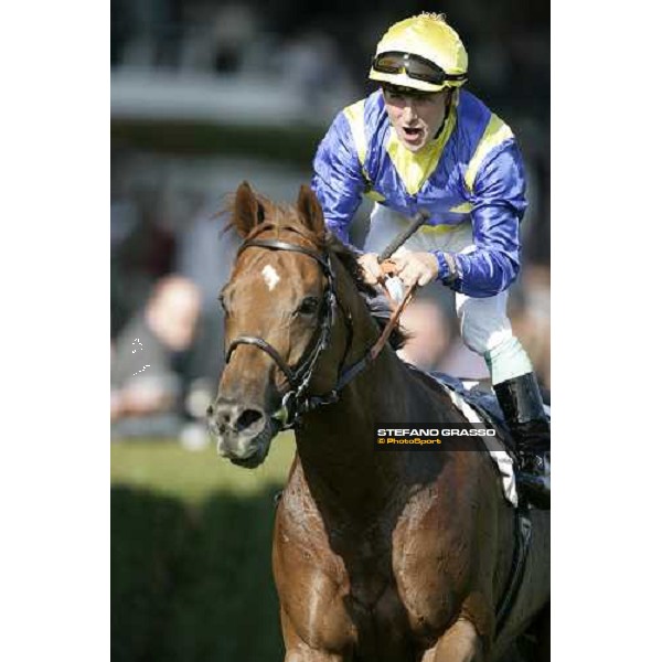 Stephane Pasquier comes back in triumph on Toylsome after winning the Prix de la Foret Casino Barriere de Biarritz Paris, Longchamp, 6th october 2007 ph. Stefano Grasso