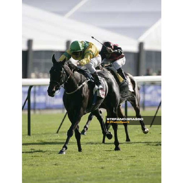 Frankie Dettori on Anna Pavlova wins the Prix de Royallieu hotel Hermitage Barriere de la Baule Paris, Longchamp 6th october 2007 ph. Stefano Grasso